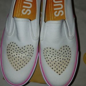 -NEW Suns Kendall heart color change sz 7 slip on